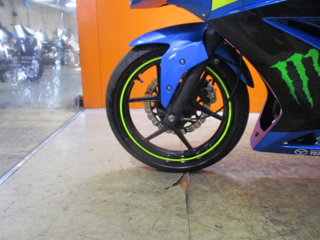 ホイールもこの通り状態グッド！！フォークのアウターまでもが綺麗な一台！！勝負価格の一台ですよ！！